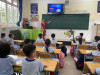 Giáo viên trường Tiểu học Phú Lợi 2 tích cực hướng dẫn học sinh cách đăng nhập và đọc sách trên thư viện số Dlib K12.