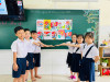 Các em học sinh lớp 2/1 Trường Tiểu học Phú Lợi 2 đã hào hứng tham gia hoạt động tô màu tranh với chủ đề “30/4 lịch sử”